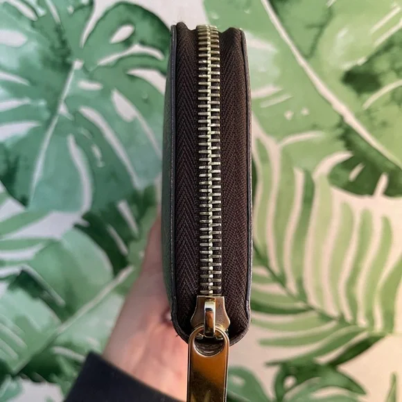 S O L D LV Zippy Wallet - Picture 3 of 9